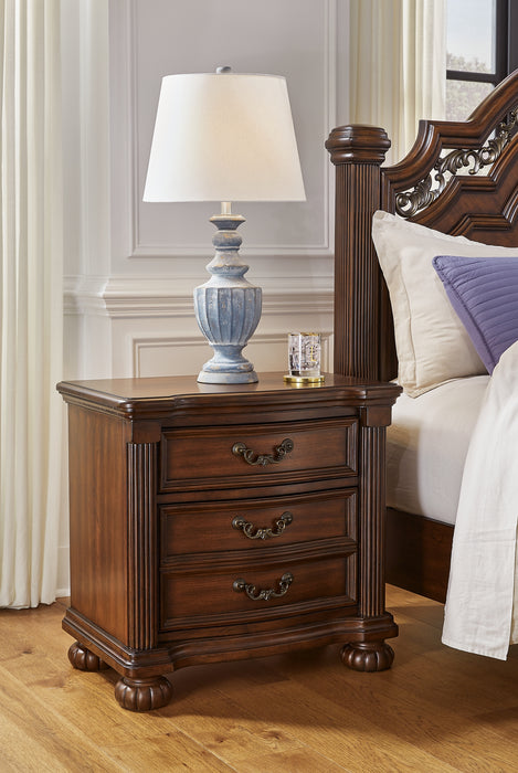 Lavinton King Panel Bed with Dresser and Nightstand