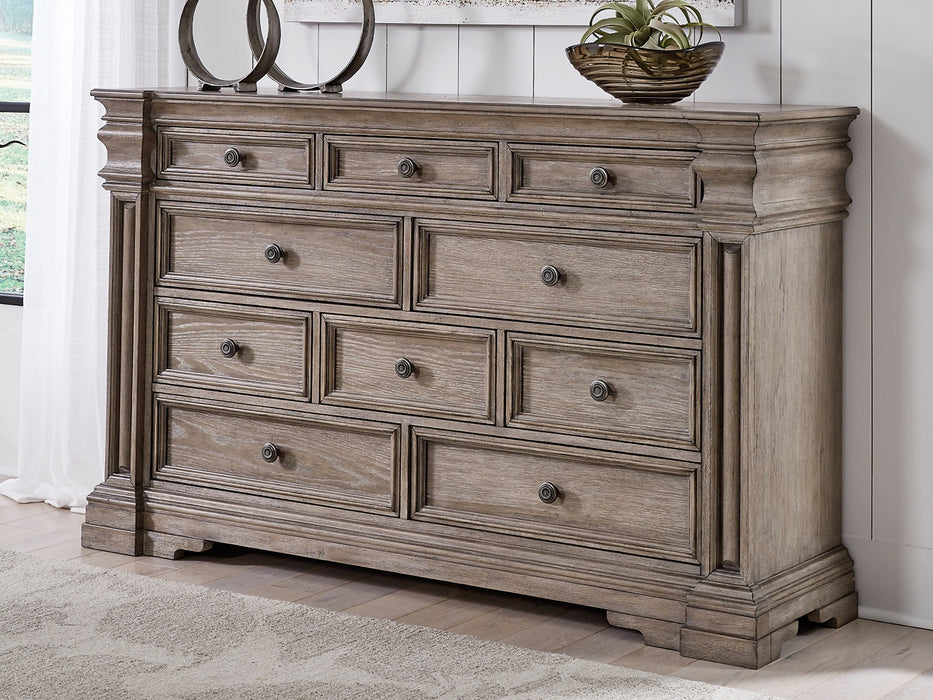 Blairhurst California King Panel Bed with Dresser and Nightstand